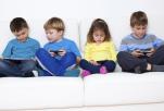 Nenos usando as novas tecnoloxías