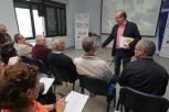 Aula con personas mayores