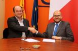 Firma do convenio entre COCEMFE e a Fundación Vodafone España.