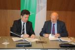 Firma del convenio entre la Fundación Orange y la UAM.