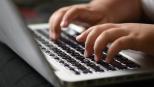 Mans sobre un teclado.