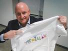 O astronauta Scott Kelly, coa camiseta oficial de VermisLab.
