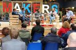 Mesa de debate en la Maker Faire