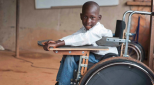 Niño con una silla de ruedas creada por Motivation