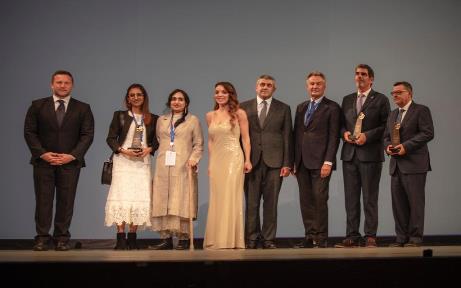 Foto de grupo dos premiados pola OMT.